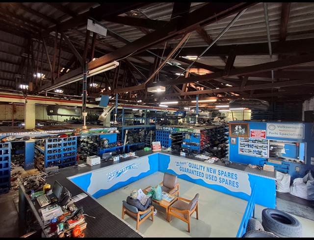 1,048M² WAREHOUSE TO LET IN CHISELHURST