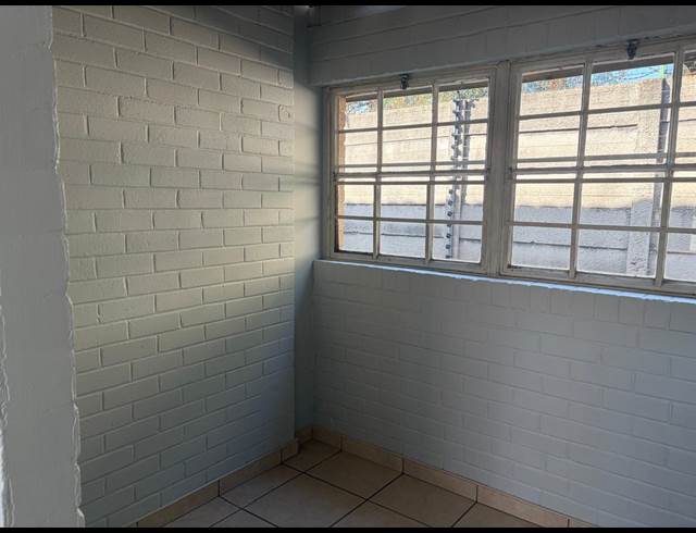 200M² WAREHOUSE TO LET IN ALBERTON NORTH