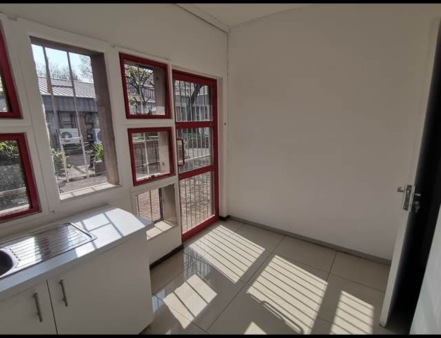 133M² OFFICE TO LET IN VALHALLA