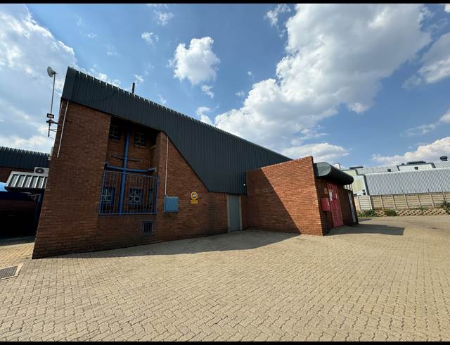 714M² WAREHOUSE TO LET IN JET PARK