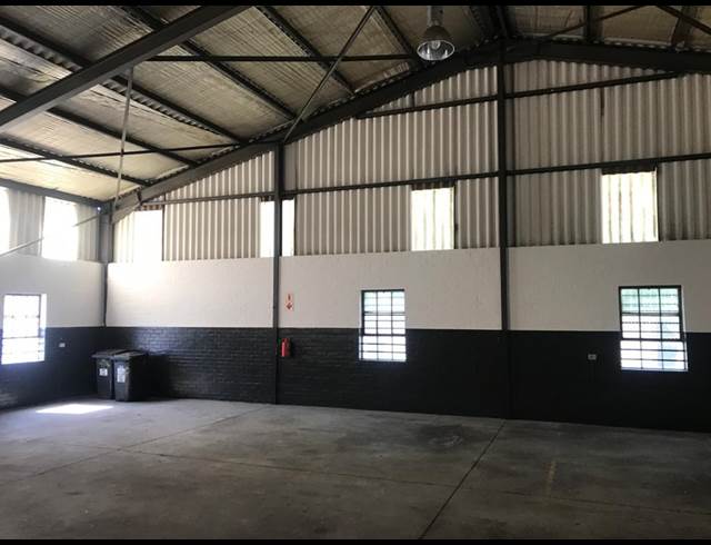 497M² WAREHOUSE TO LET IN TRIANGLE FARM