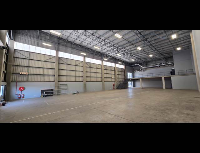 2,244M² WAREHOUSE TO LET IN LANSERIA