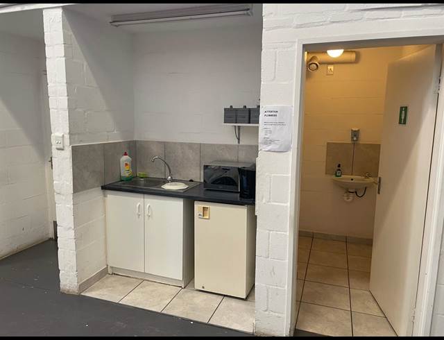 240M² WAREHOUSE TO LET IN CAPRICORN