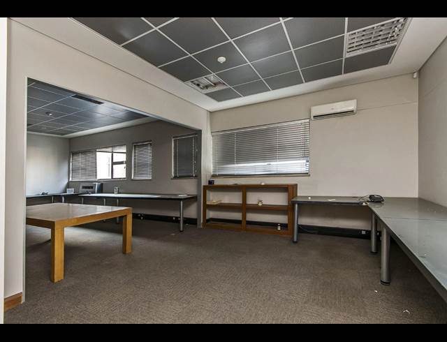 2,360M² WAREHOUSE TO LET IN WYNBERG