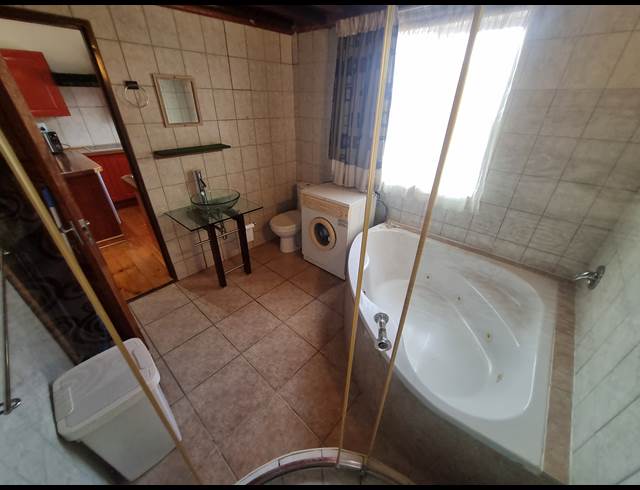 1 BEDROOM PROPERTY TO RENT IN COUNTRY CLUB