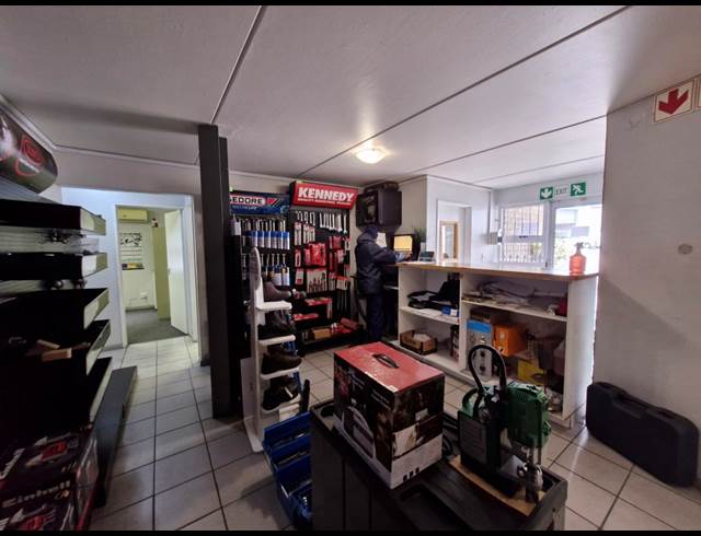 1,000M² WAREHOUSE TO LET IN STIKLAND INDUSTRIAL