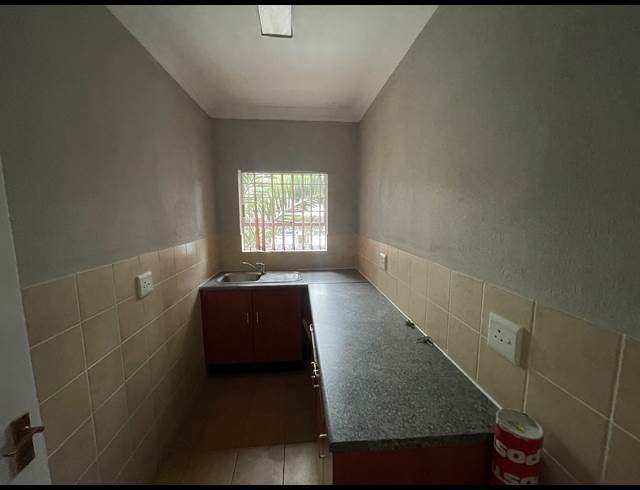 77M² OFFICE RENTED IN BARTLETT