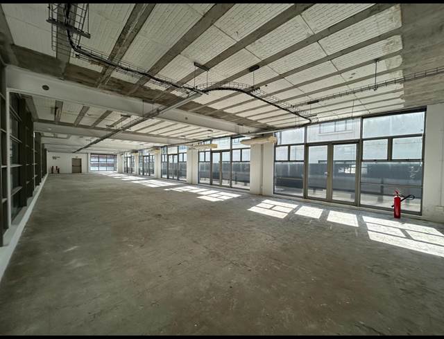 241M² BUILDING TO LET IN WOODSTOCK