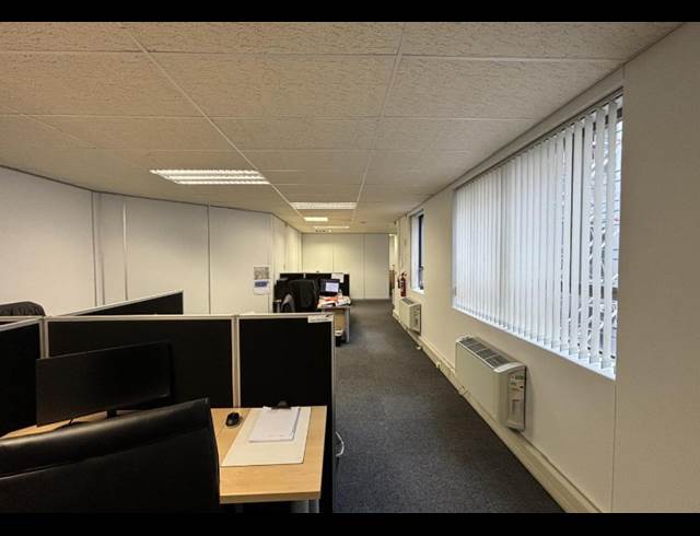 99M² BUILDING TO LET IN TYGER VALLEY