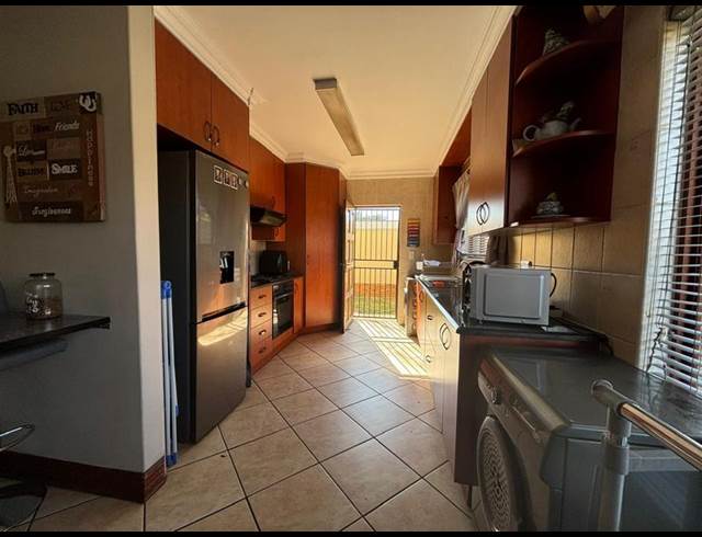 3 BEDROOM PROPERTY TO RENT IN KENLEAF