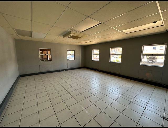 1,200M² WAREHOUSE TO LET IN CROWN