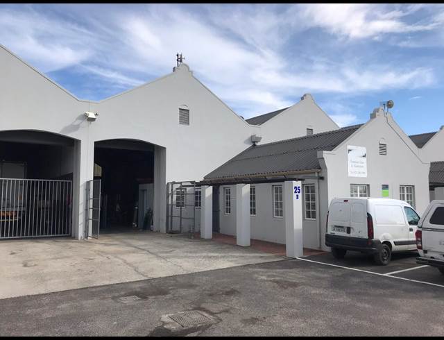 255M² BUILDING TO LET IN PAARDEN EILAND