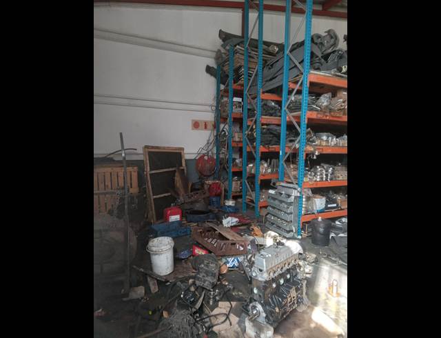 192M² FACTORY TO LET IN JET PARK