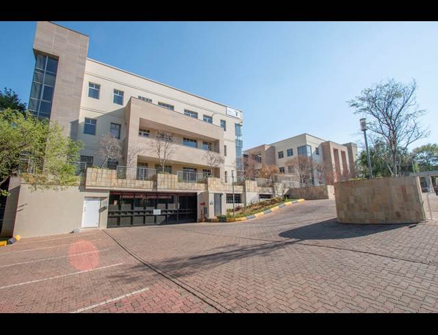 1,013M² OFFICE TO LET IN ILLOVO