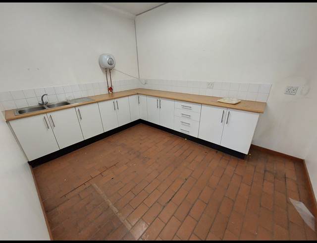 470M² FACTORY TO LET IN MOREHILL