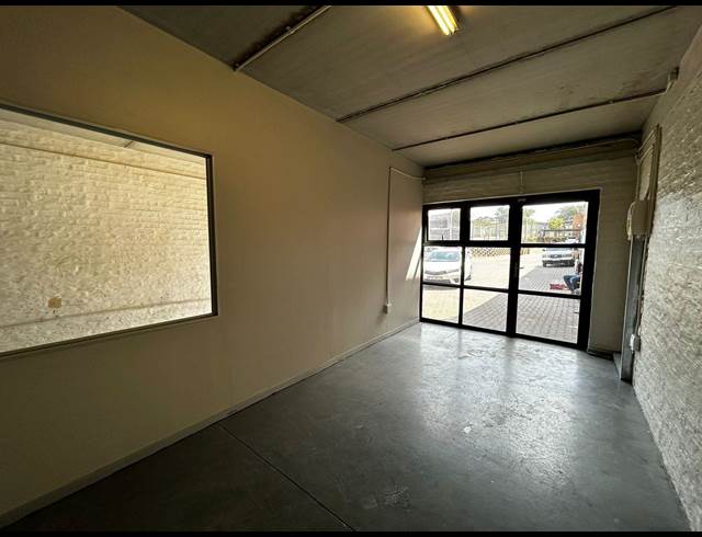 90M² WAREHOUSE TO LET IN EASTGATE