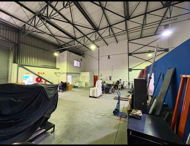 274M² WAREHOUSE TO LET IN SOMERSET WEST CENTRAL