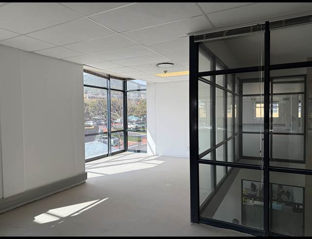 346.80M² OFFICE TO LET IN PLATTEKLOOF 3