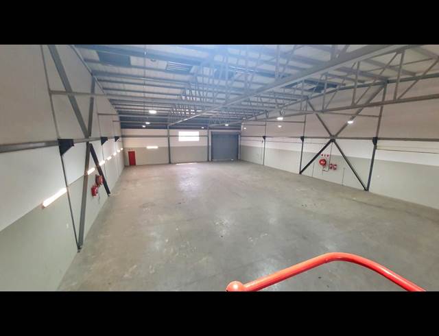 734M² WAREHOUSE TO LET IN JET PARK