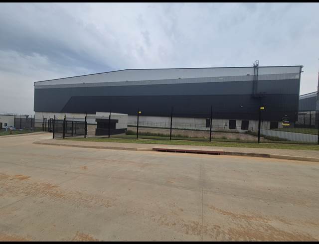 18,756M² WAREHOUSE TO LET IN LONGLAKE
