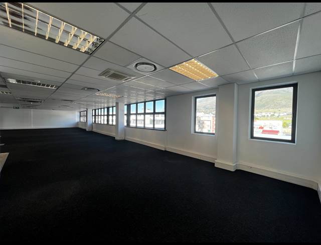 262M² OFFICE TO LET IN WOODSTOCK