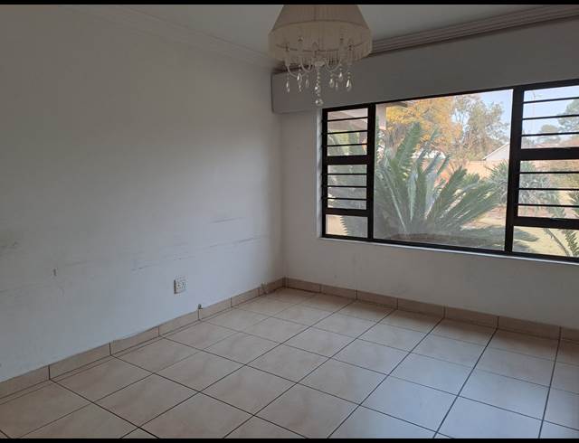 7,100M² STORAGE UNIT TO LET IN POMONA