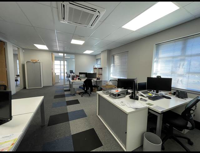 425M² OFFICE TO LET IN BRYANSTON