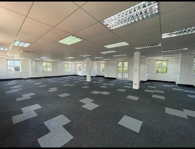 279M² OFFICE TO LET IN LYME PARK