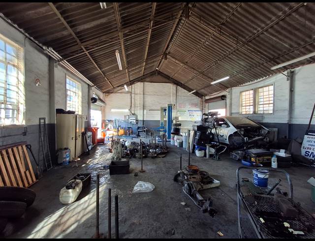 144M² WORKSHOP TO LET IN WOODBROOK