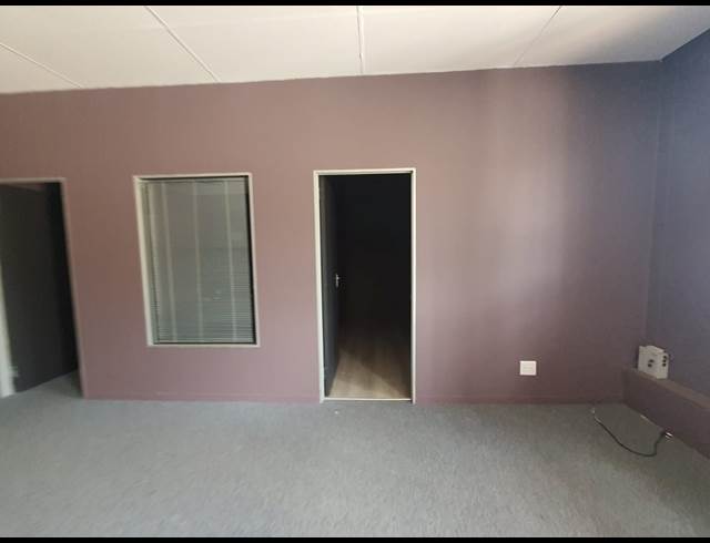 109M² OFFICE TO LET IN MORELETA PARK