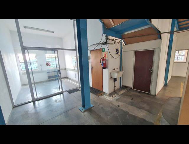 1,000M² WAREHOUSE TO LET IN SEBENZA