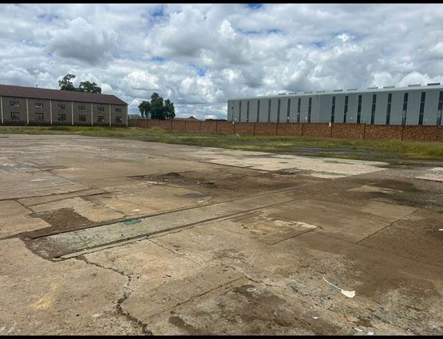 12,000M² INDUSTRIAL YARD TO LET IN COMET