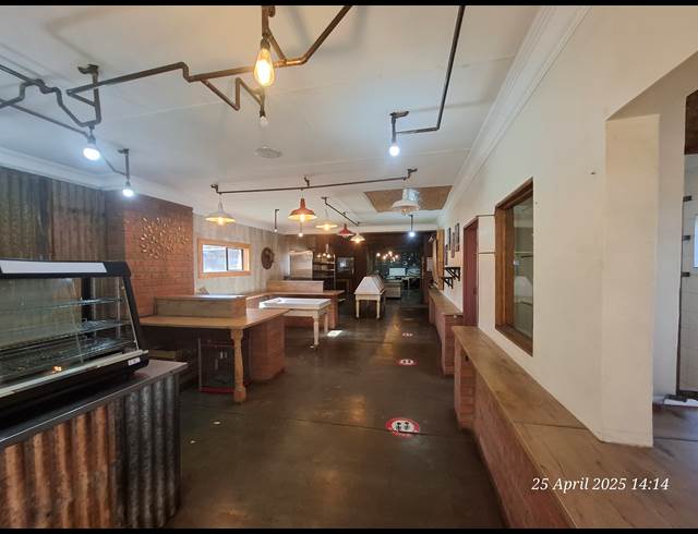 210M² BUILDING TO LET IN PIONEER PARK
