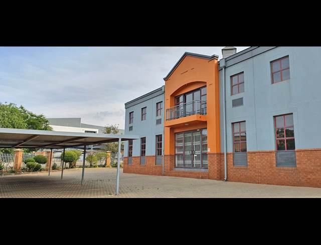 700M² WAREHOUSE TO LET IN MEADOWDALE