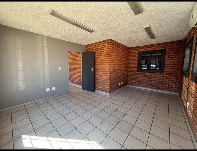 318M² WAREHOUSE TO LET IN HENNOPSPARK INDUSTRIAL