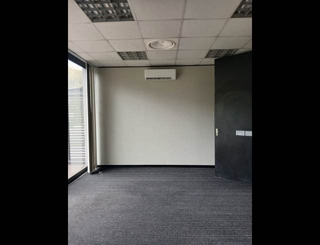 200M² OFFICE TO LET IN WESTVILLE