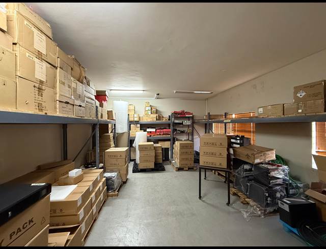 1,043M² WAREHOUSE TO LET IN ORMONDE