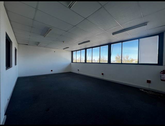 404M² WAREHOUSE TO LET IN AIRPORT INDUSTRIA