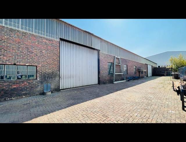 1,000M² WAREHOUSE TO LET IN CHAMDOR