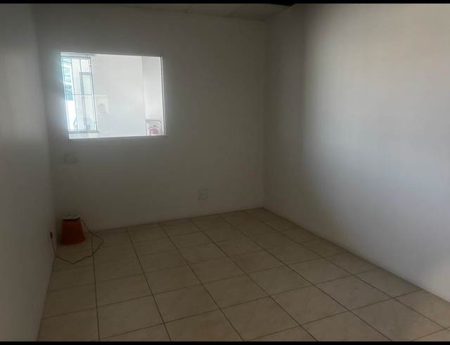 18M² SERVICED OFFICE TO LET IN SAVOY ESTATE
