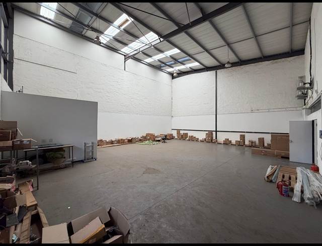 328M² WAREHOUSE TO LET IN HALFWAY HOUSE