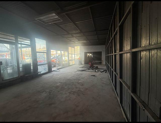 200M² WAREHOUSE TO LET IN MARAISBURG