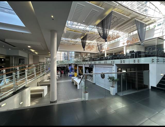 241M² BUILDING TO LET IN WOODSTOCK