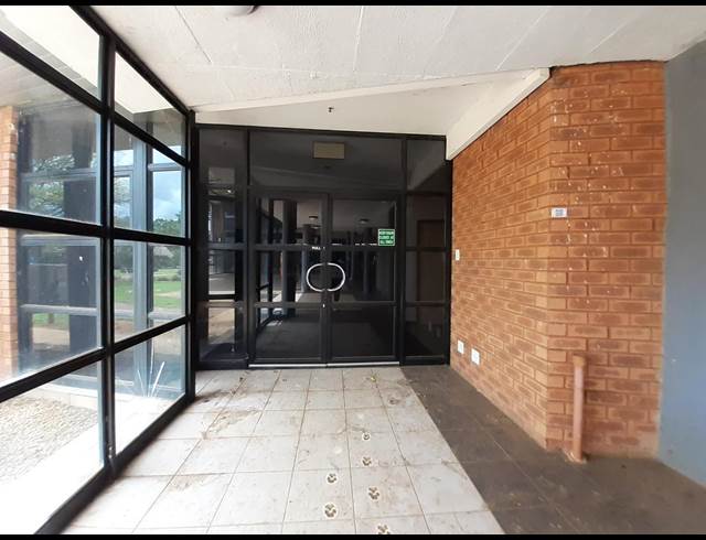 3,660M² OFFICE TO LET IN ROSSLYN