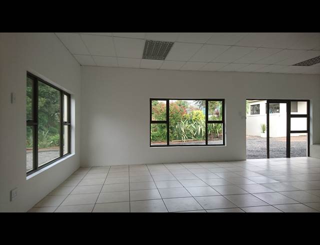 90M² OFFICE TO LET IN FARRARMERE