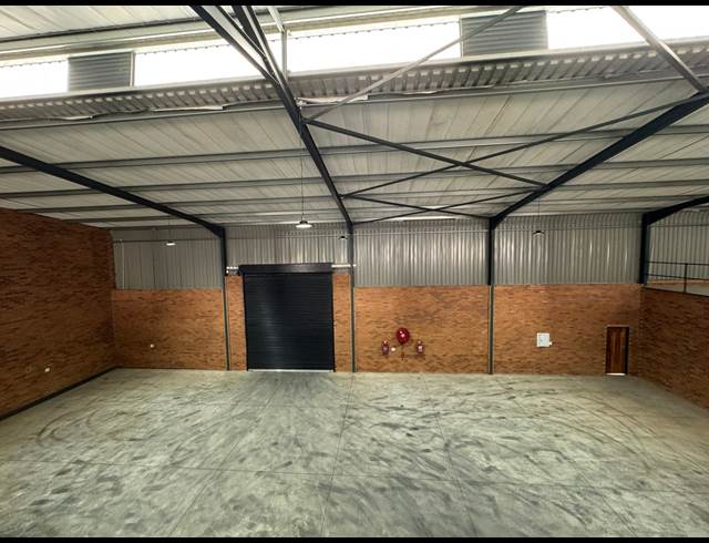 1,155M² WAREHOUSE TO LET IN ORMONDE
