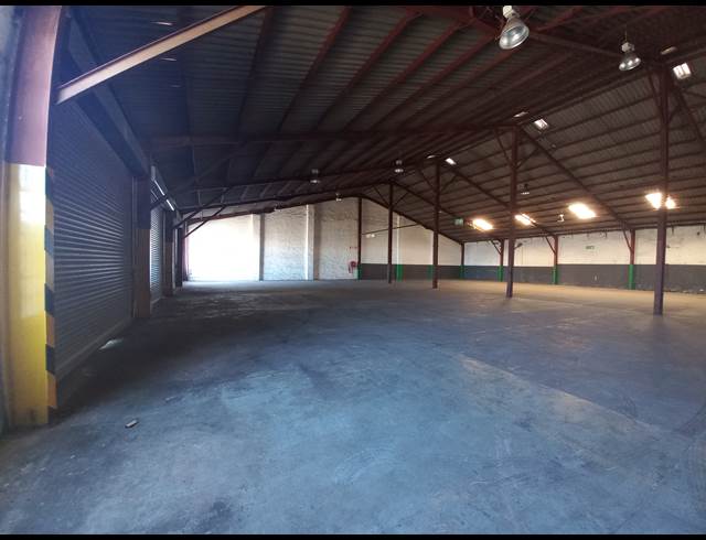 1,304M² WAREHOUSE TO LET IN WOODBROOK