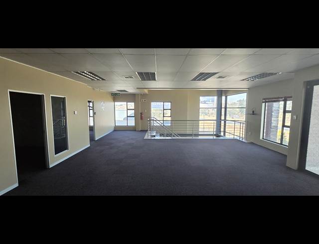 2,294M² WAREHOUSE TO LET IN COSMO BUSINESS PARK