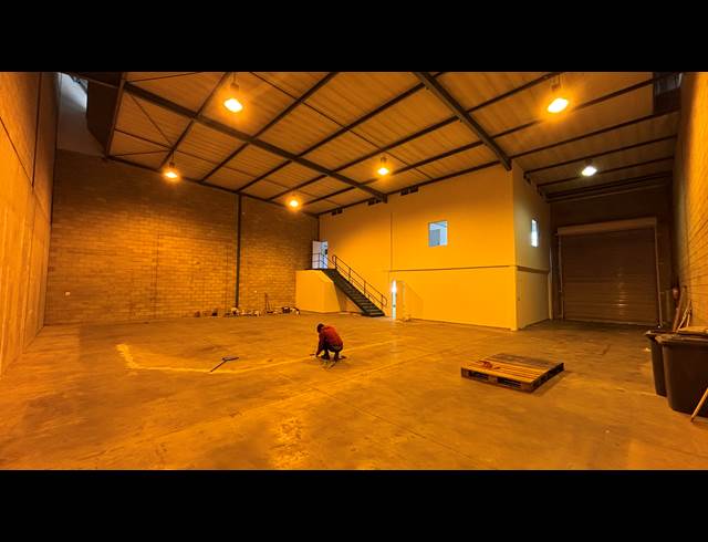 448M² WAREHOUSE TO LET IN LINBRO PARK