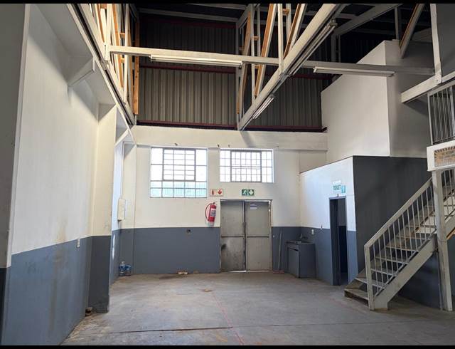 134M² WAREHOUSE TO LET IN STEELEDALE